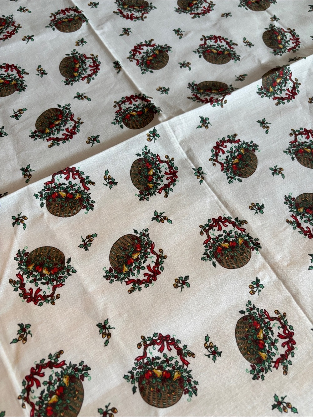 Vintage Christmas Wreath & Basket Fabric – 1Yard